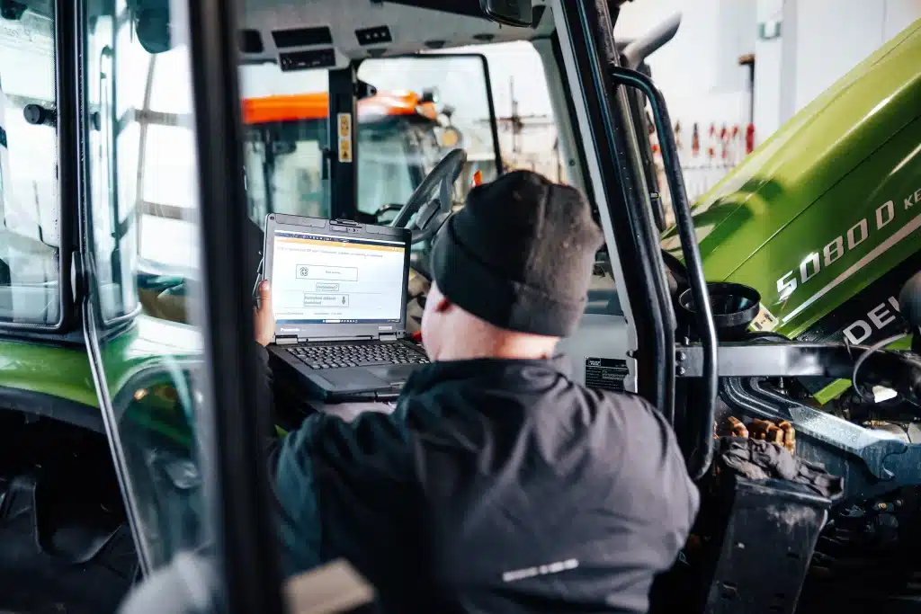 Service und Wartung von Traktoren